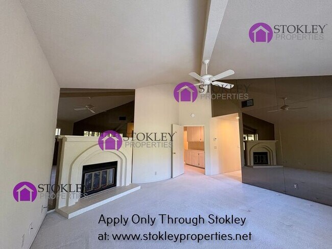 Building Photo - 270 Live Oak Dr