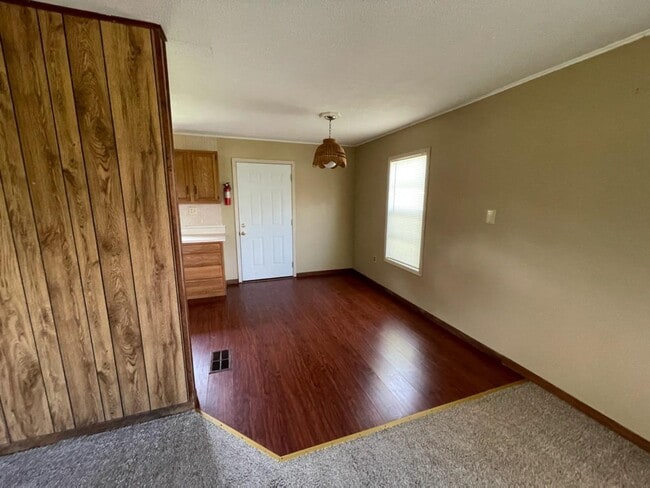 Building Photo - 403 S Vista Dr