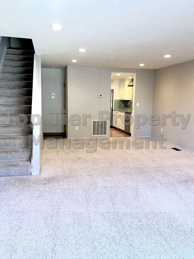 Building Photo - 127 Vista Hermosa