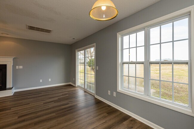 Building Photo - 204 Landmark Dr