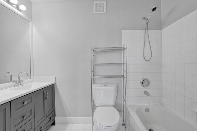 Building Photo - 9913 NW 57th Manor
