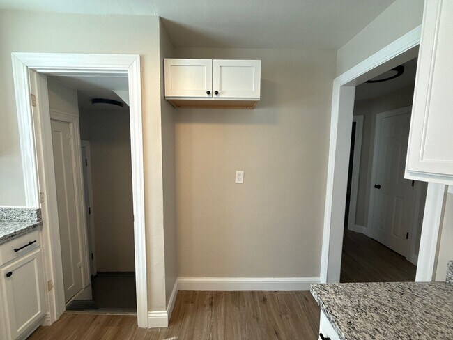Building Photo - Freshly Renovated 3-Bedroom Home – Quality...
