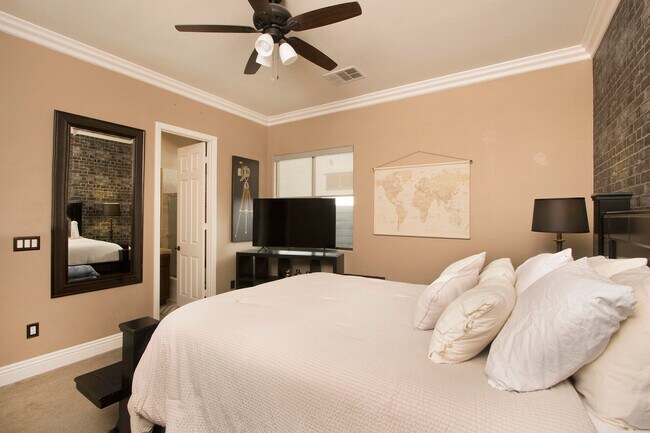 Building Photo - 57669 Santa Rosa Trail