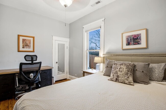 Building Photo - Beautifully Renovated Home in the Berkley ...