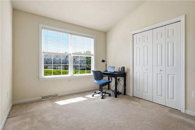 Building Photo - 10565 Cherry Grove Ct