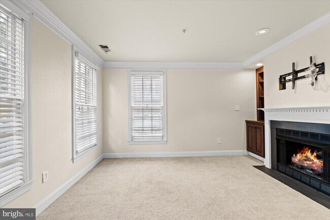 Building Photo - 306 S Fayette St