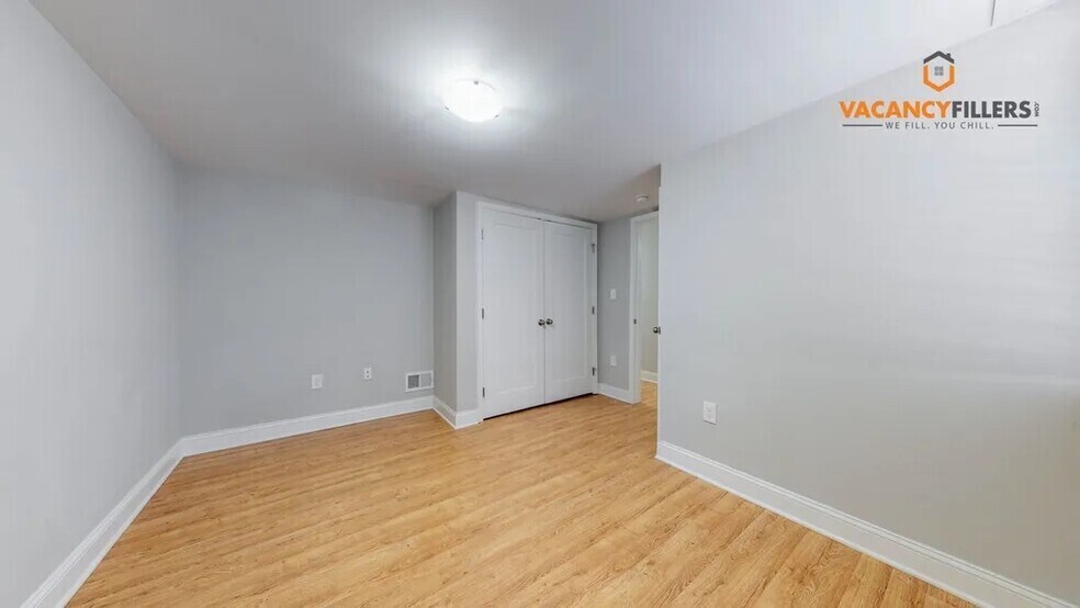 Building Photo - 17 E 21st St