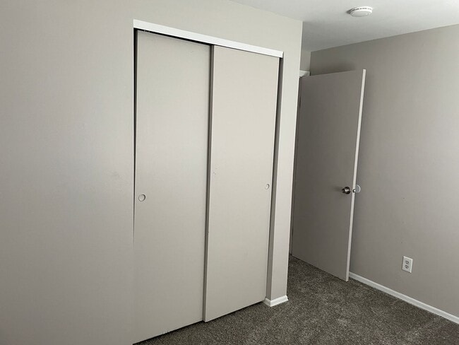 Building Photo - 4 Bedroom Home in Huber Heights