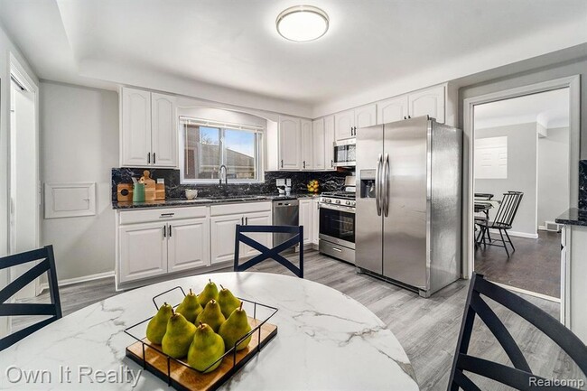 Building Photo - 5972 McMillan St