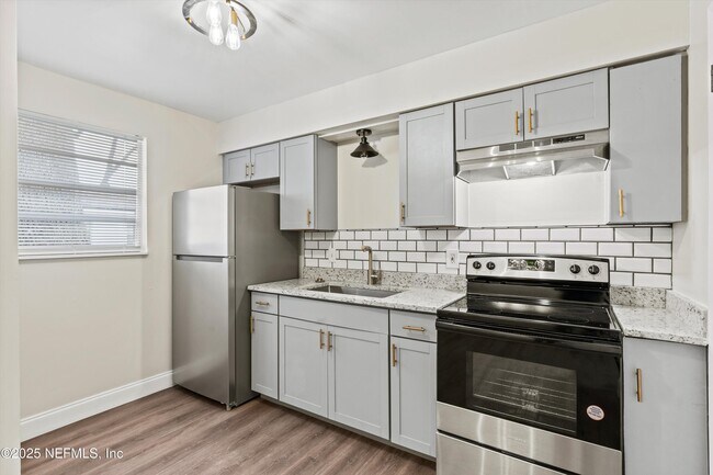 Building Photo - 3329 Mayflower St