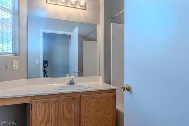 Building Photo - 2804 W Agate Ave