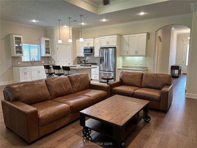 Building Photo - 15605 Long Creek Ln