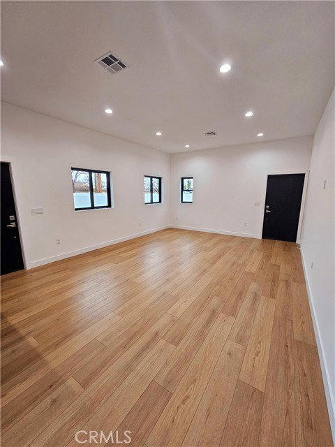 Building Photo - 2581 N Windsor Ave