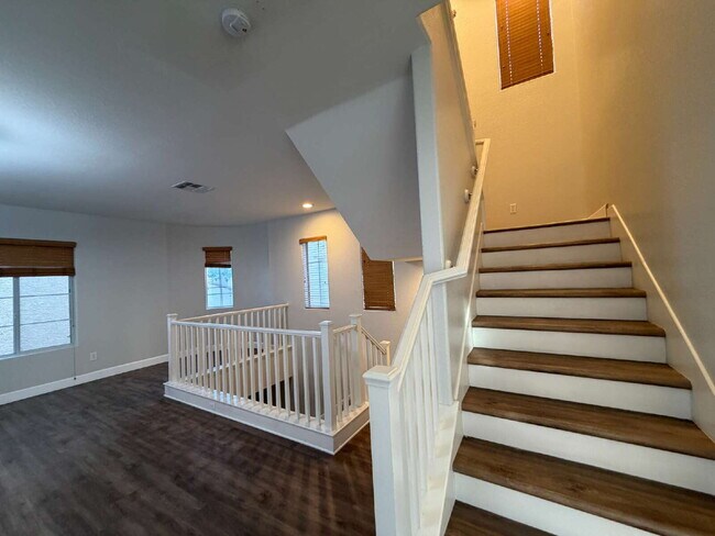 Building Photo - 3 Bed 3.5 Bath Summerlin - MOVE IN SPECIAL
