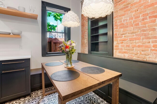 Building Photo - 469 Delaware St