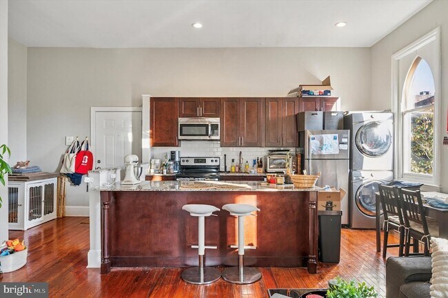 Building Photo - 265 S 22nd St