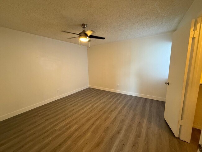Building Photo - 299.00 move in special