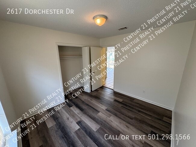 Building Photo - 2617 Dorchester Dr