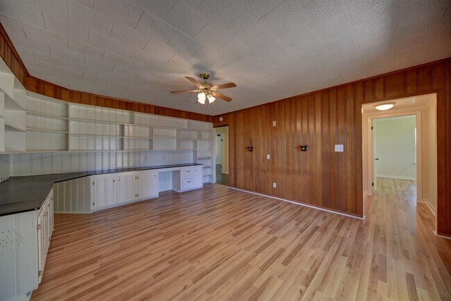 Building Photo - 415 Silliman St