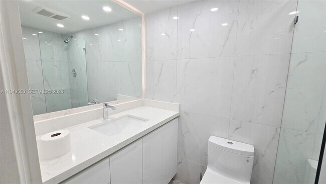 Building Photo - 250 174th St