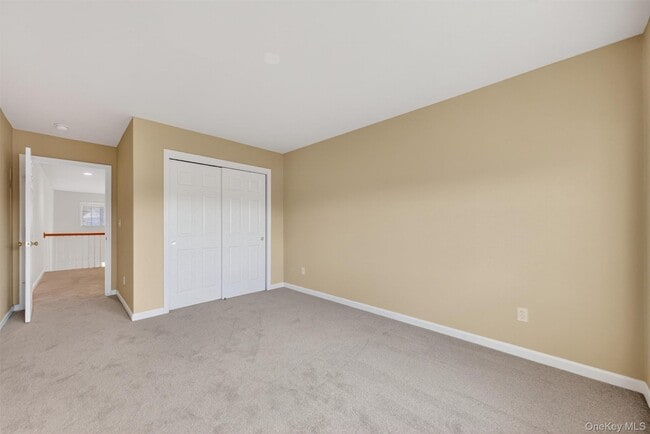 Building Photo - 5 Clearwater Ct