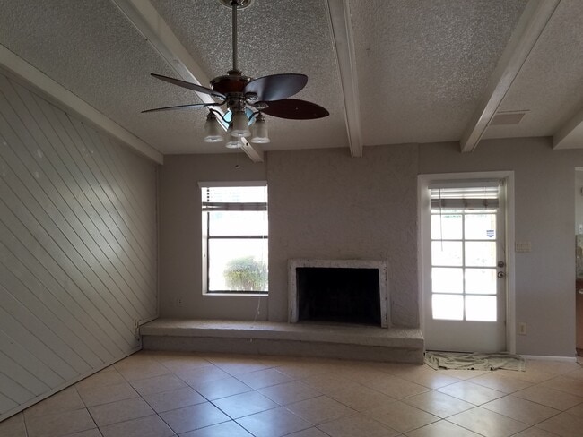 Building Photo - Nice Three Bedroom Home in Mesa With a Pool