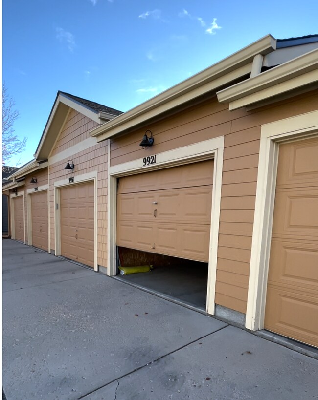 Garage - 9921 E 26th Ave