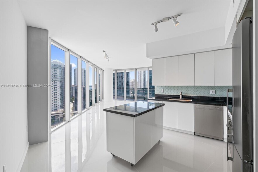 Building Photo - 1300 S Miami Ave