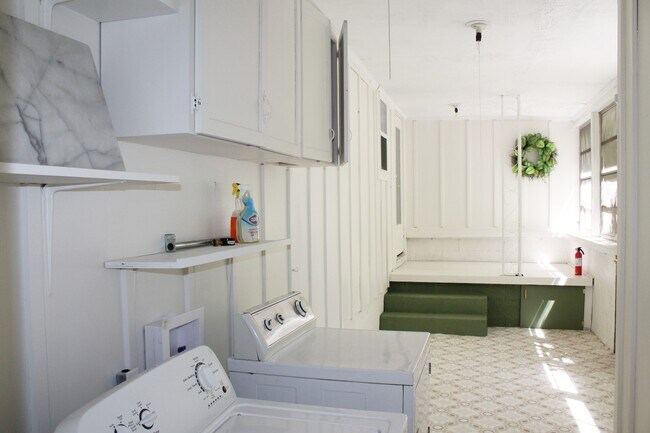 Building Photo - 275 Piney Ln