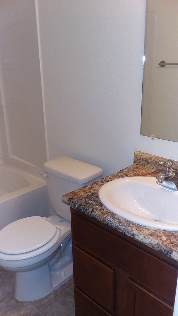 Building Photo - 3 Bedroom 2.5 Bathroom Townhouse in Saddle Ridge!!!