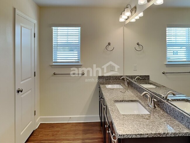 Building Photo - 105 Moultrie Crossing Ln