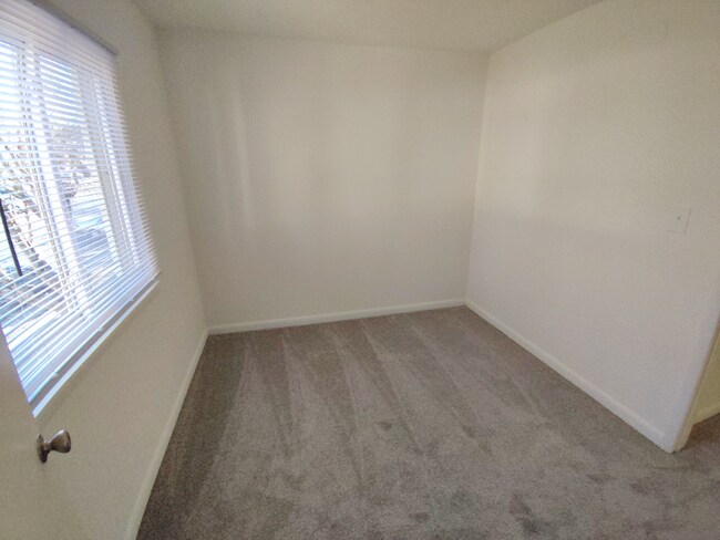 Building Photo - 600 Reusens Rd