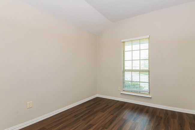 Building Photo - 1629 Applegate Way