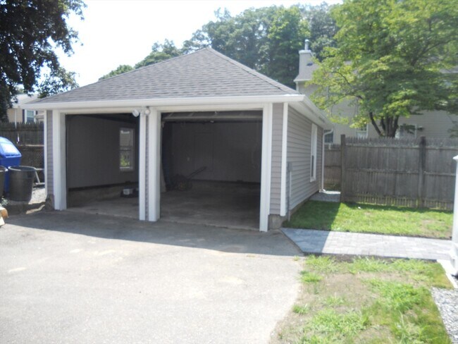 Building Photo - 162 Weston St