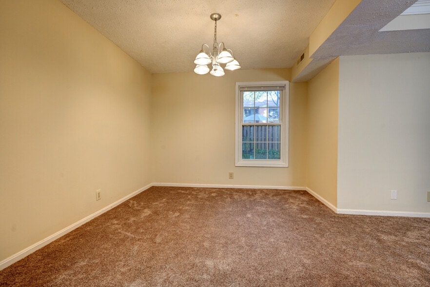 Building Photo - 876 Quince Orchard Blvd