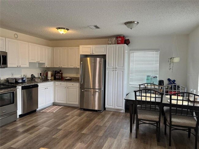 Building Photo - 2103 W Cherry St