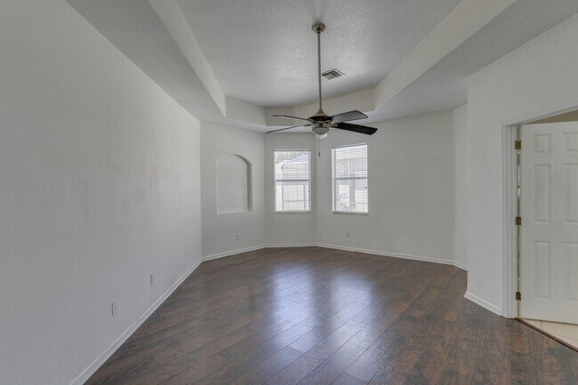 Building Photo - 4977 Pall Mall St W