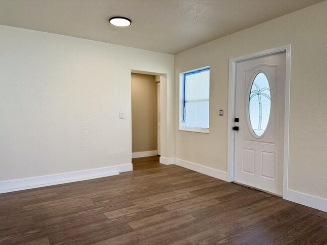 Building Photo - 1218 NW 13th Ct