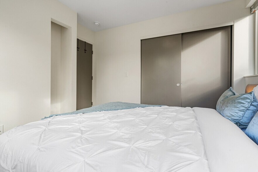 Building Photo - 2214 E Terrace St