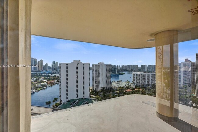 Building Photo - 19355 Turnberry Way