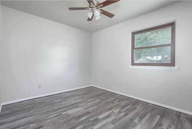 Building Photo - 600 Kay Hill Ln