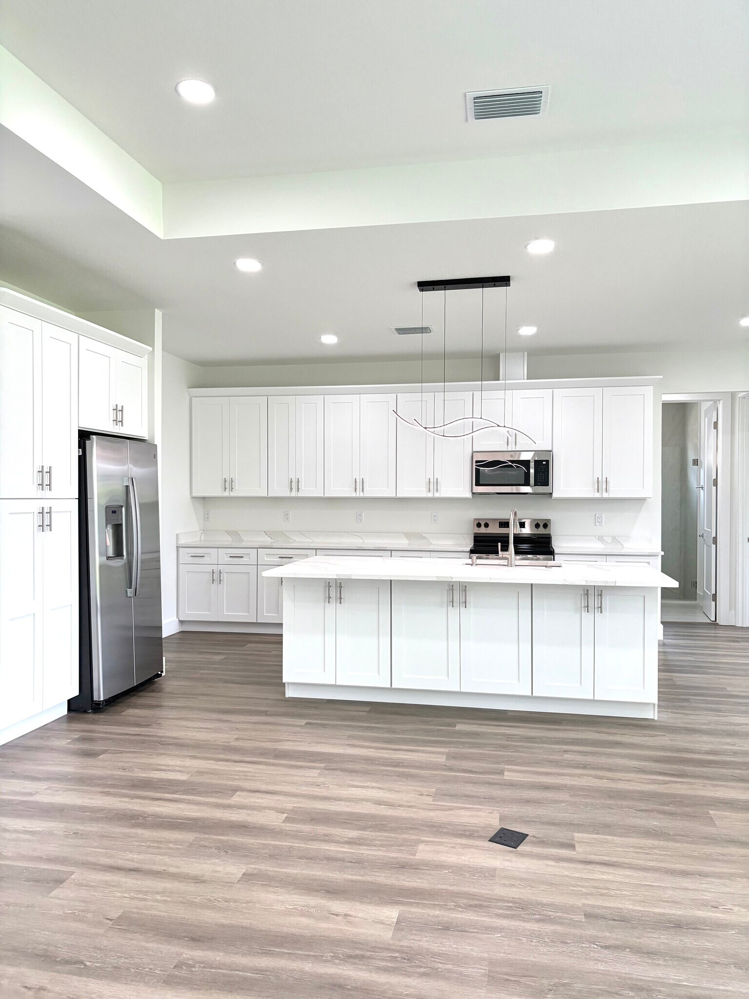 Kitchen - 4260 Baudelaire Ct