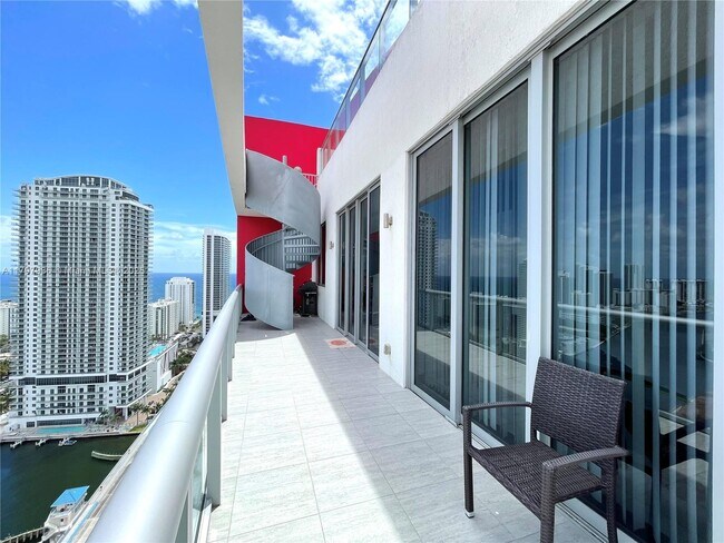 Building Photo - 2600 E Hallandale Beach Blvd