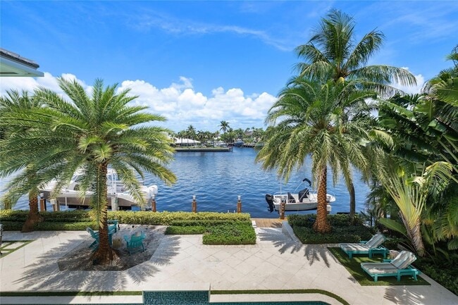 Building Photo - 2307 N Riverside Dr