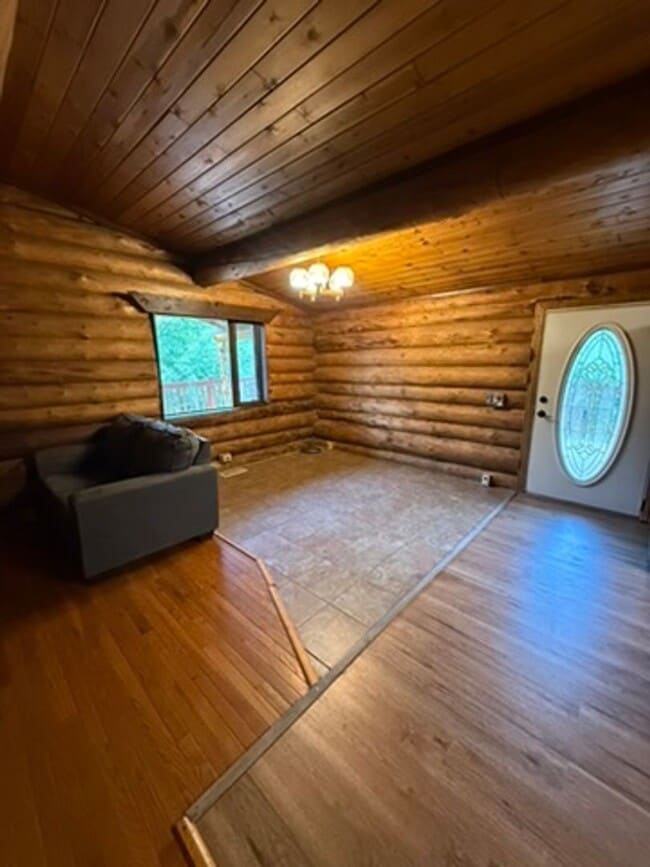 Building Photo - Spacious Pet-Friendly Home with Fireplace, Garage & Huge Deck Near Fairbanks