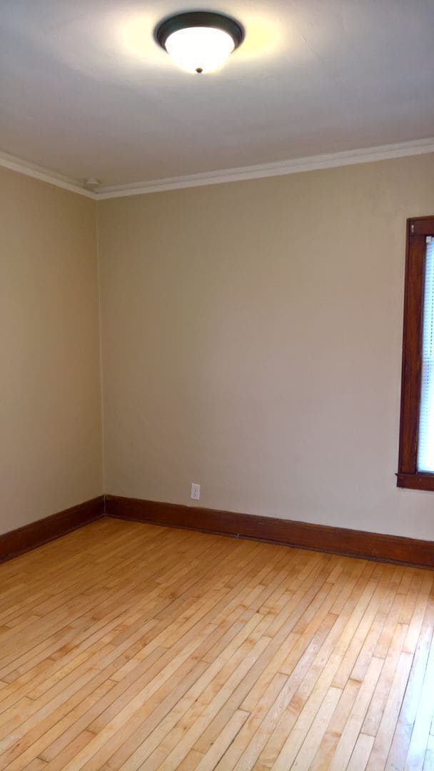 Building Photo - Remodeled Spacious Two Bedroom Lower Duplex!
