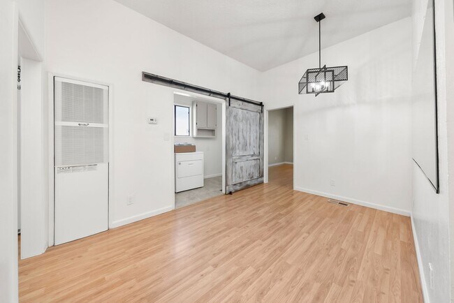 Building Photo - Charming 2-bedroom, 1-bathroom in Roseville
