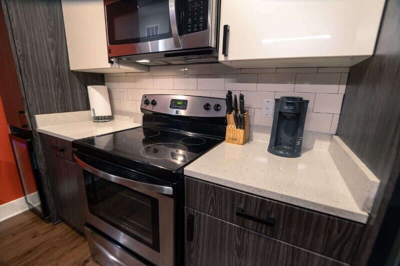 Building Photo - 2470 Cheshire Bridge Rd NE