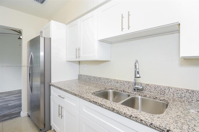 Building Photo - 6505 Flagler St