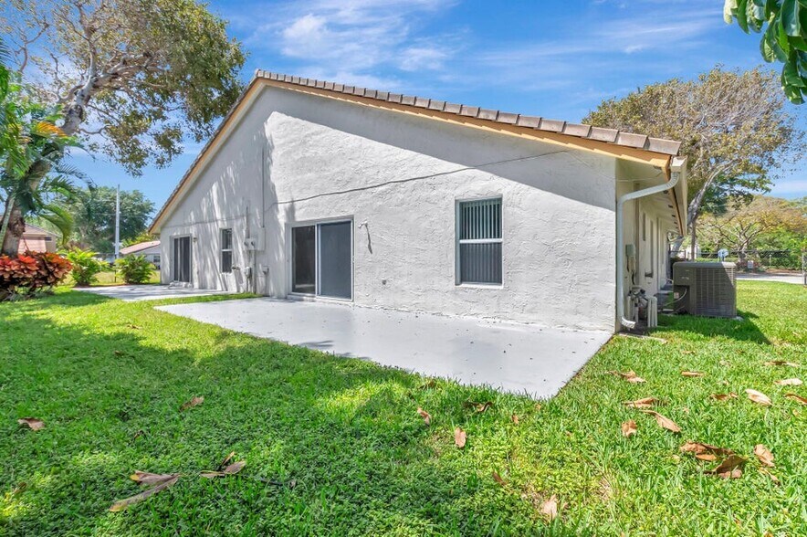 Building Photo - 3121 Florida Blvd
